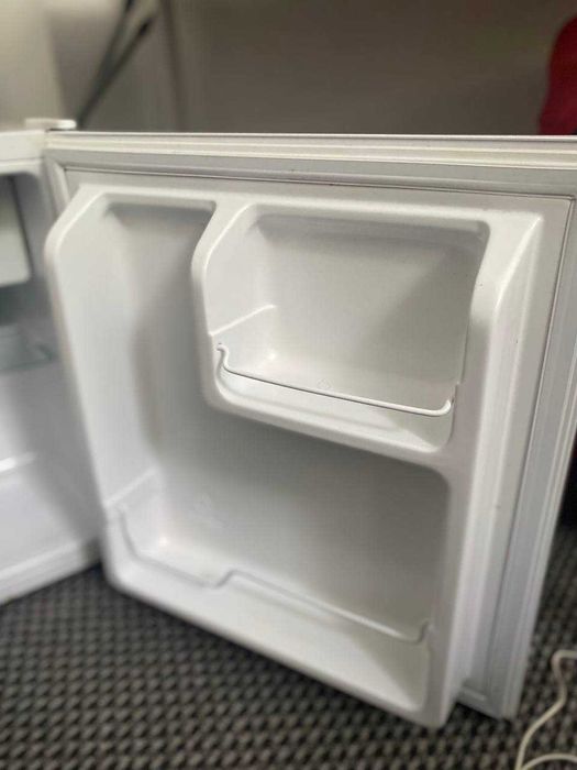 Lodówka mini Hisense RR58D4AWF 45 L