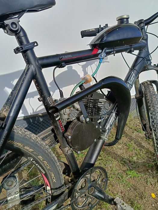 Rower górski z silnikiem spalinowym