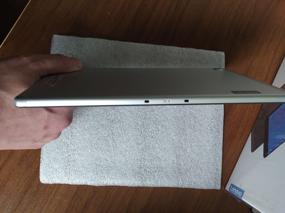Lenovo tab M10 HD  TB-X306F екран 10.1 стан нового.