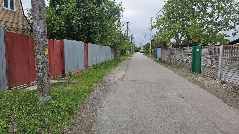 Ділянка 7 соток в БЕЗУГЛІВЦІ з підведеними комунікаціями