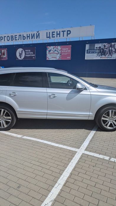 Продам  Audi Q7.