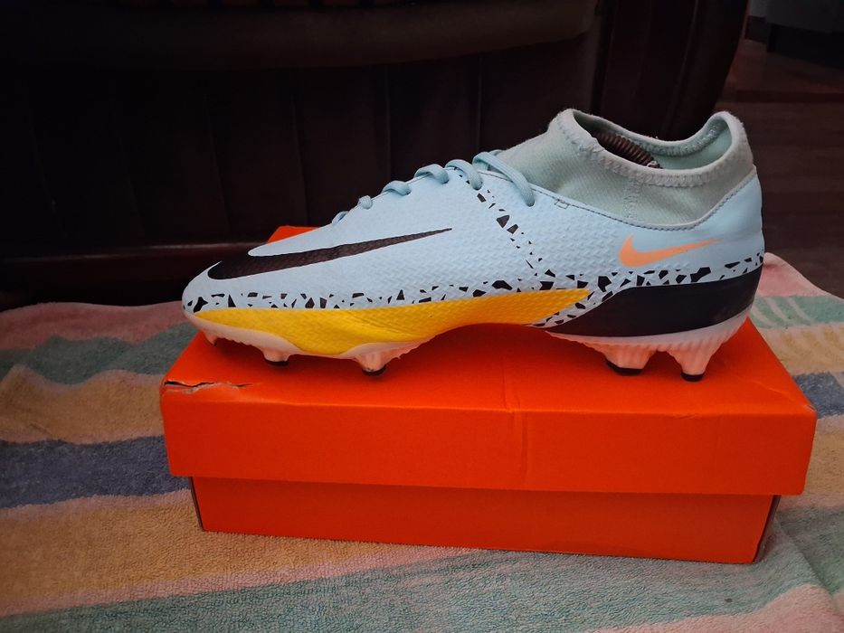 OKAZJA!!!Buty pilkarskie nike phantom 42,5 . Stan Bdb.