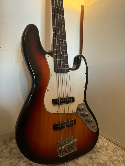 Gitara basowa echo