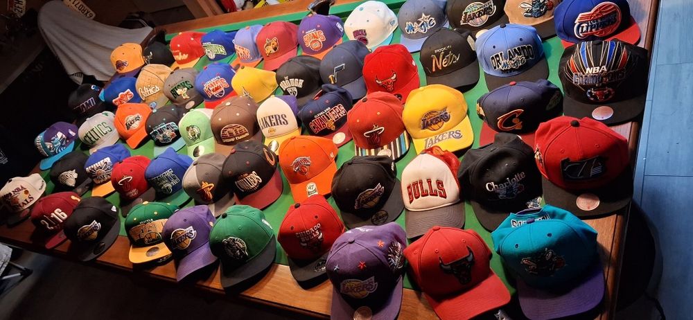 NBA, kolekcja czapeczek z daszkiem, 57 sztuk