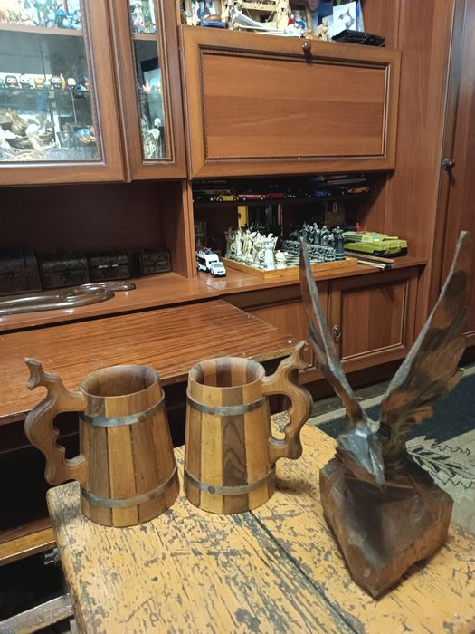 Деревянные кружки с Коршуном