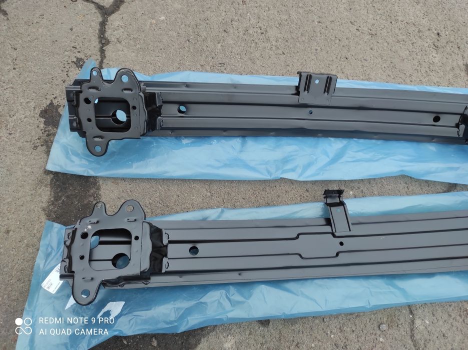 Усилитель переднего підсилювач бампера Hyundai Getz Хюндай Гетз