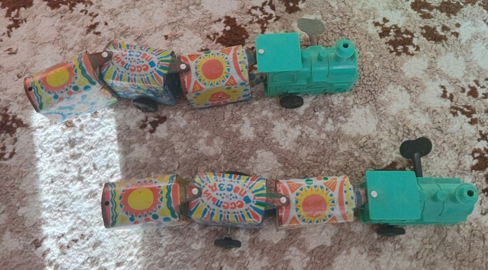 різні дитячі іграшки