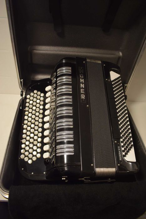 Acordeao Hohner Riveira IV S. 4 voz 120 baixos N 341