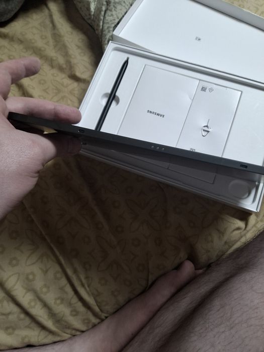 Планшет samsung galaxy tab s9 не вмикається не битий