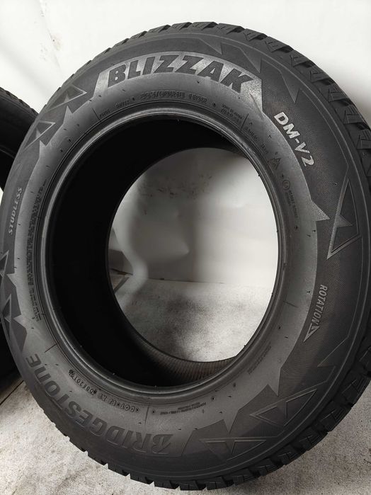 Bridgestone Blizzak DM-V2 R18 265 60 зимові шини