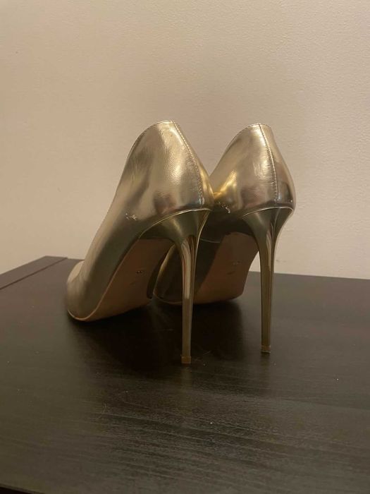 Złote buty czółenka WOJAS nieużywane rozmiar 40