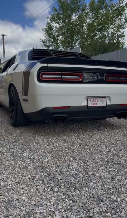 Samochód auto do ślubu Dodge Challenger