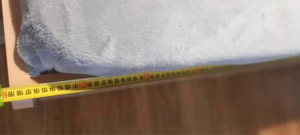 Cama solteiro beje com arrumação