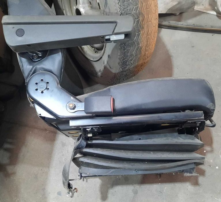 Mitsubishi Canter Fuso - 2017 - Porta esquerda, Painel Frontal, Banco