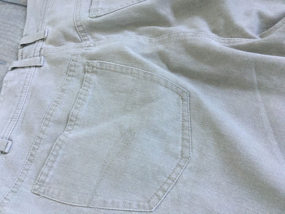 Jesnsy w jasnym kolorze