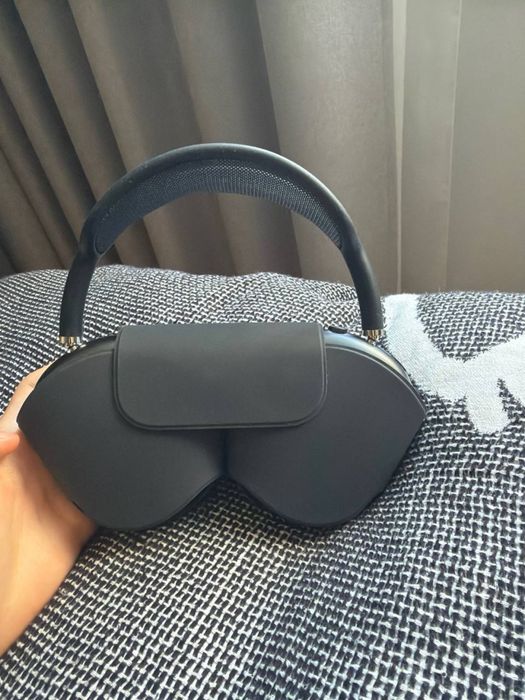 air pods max 1 edition
