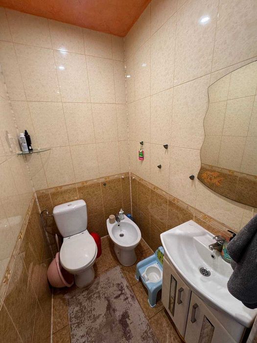 Продається великий будинок в Остриці