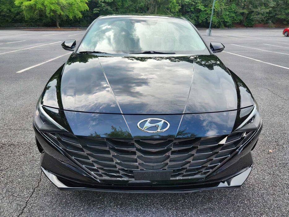 Hyundai Elantra Limited      2023