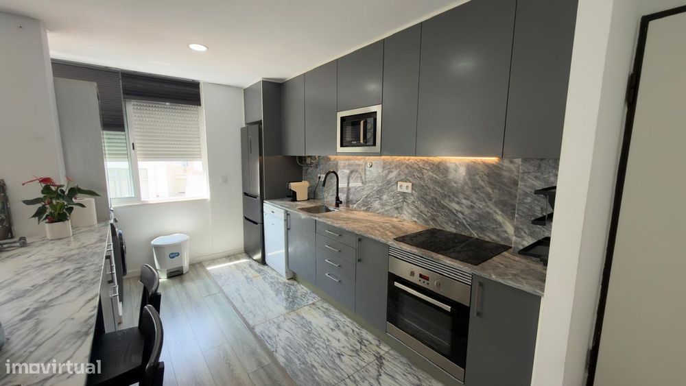 Apartamento T3 Open Space para Arrendamento em Paio Pires