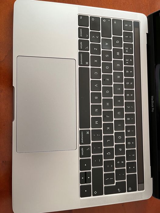 Macbook Pro 13” Touch Bar 2020 como novo