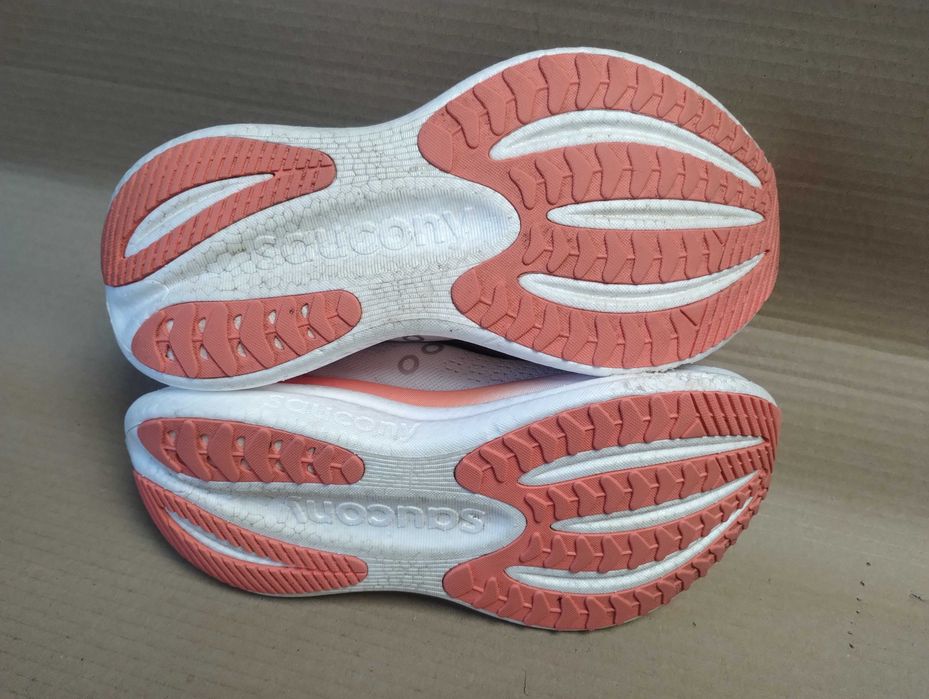 buty sportowe do biegania 38,5  saucony trumph 23