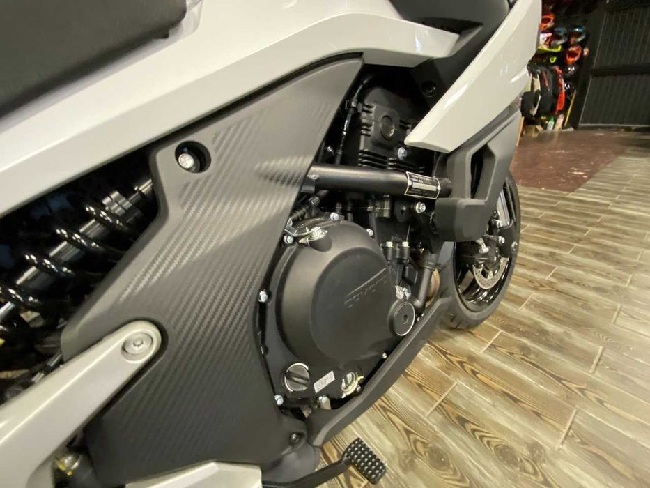 Мотоцикл CFMOTO 700MT