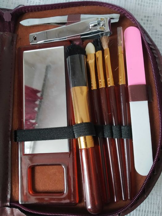 Przybornik do pielęgnacji paznokci i do makijażu; etui; nowy
