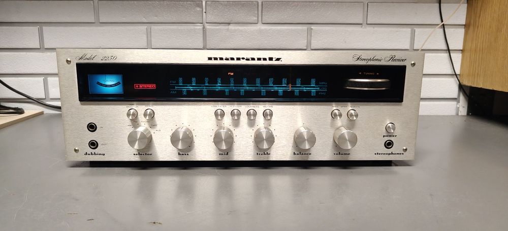 Amplituner MARANTZ 2230. Vintage