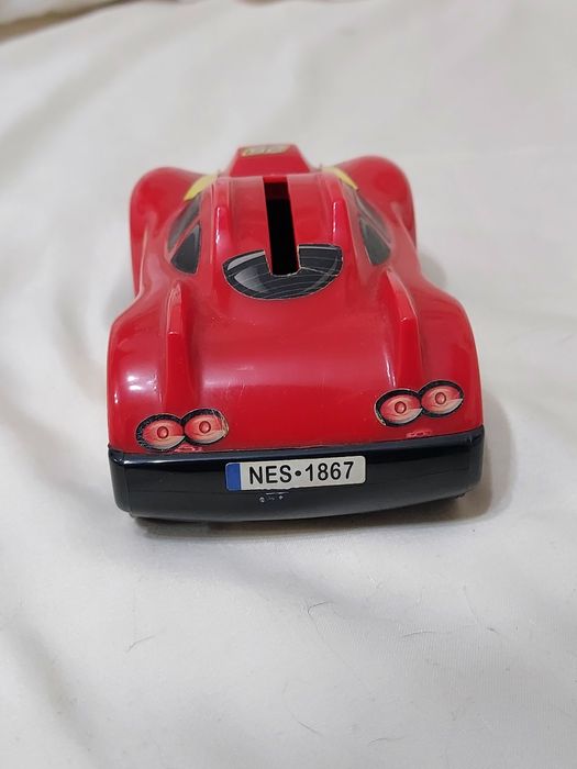 Carro mealheiro da Nestlé