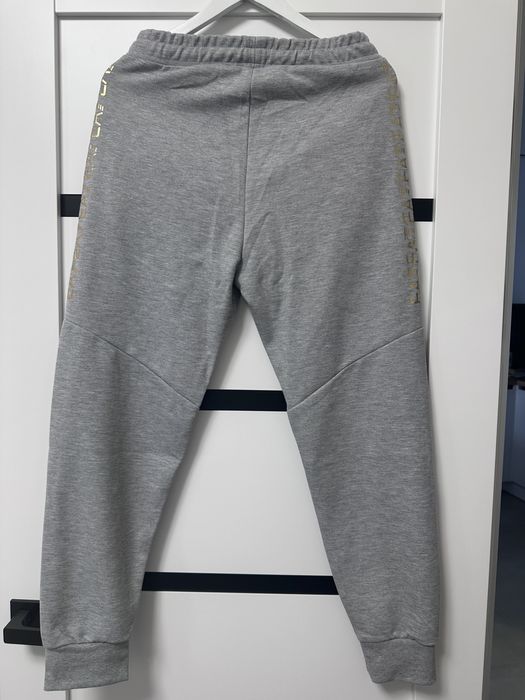 Костюм размер S.новый !