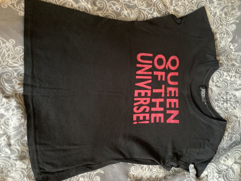 T-shirt asos z holo nadrukiem