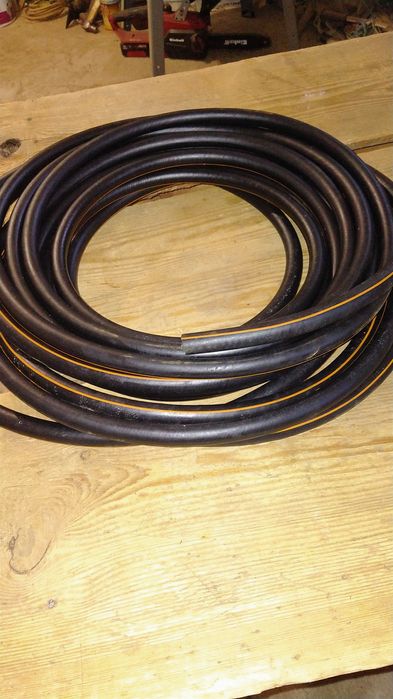 Газовий рукав для підключення газу.