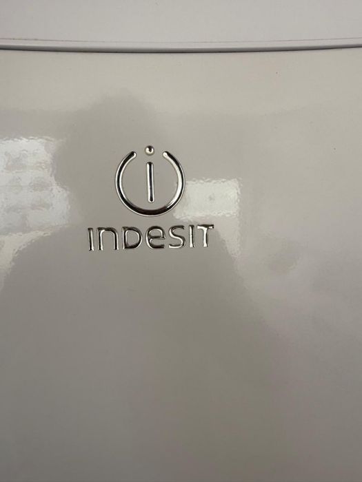 Frigorífico Combinado Indesit Branco.