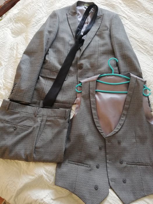 Весільна сукня з рукавами