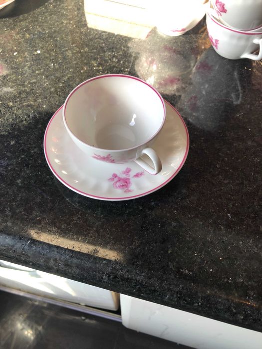 conjunto de chavena de cafe rosa e branco