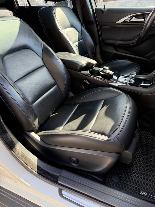 Продам Infiniti QX30