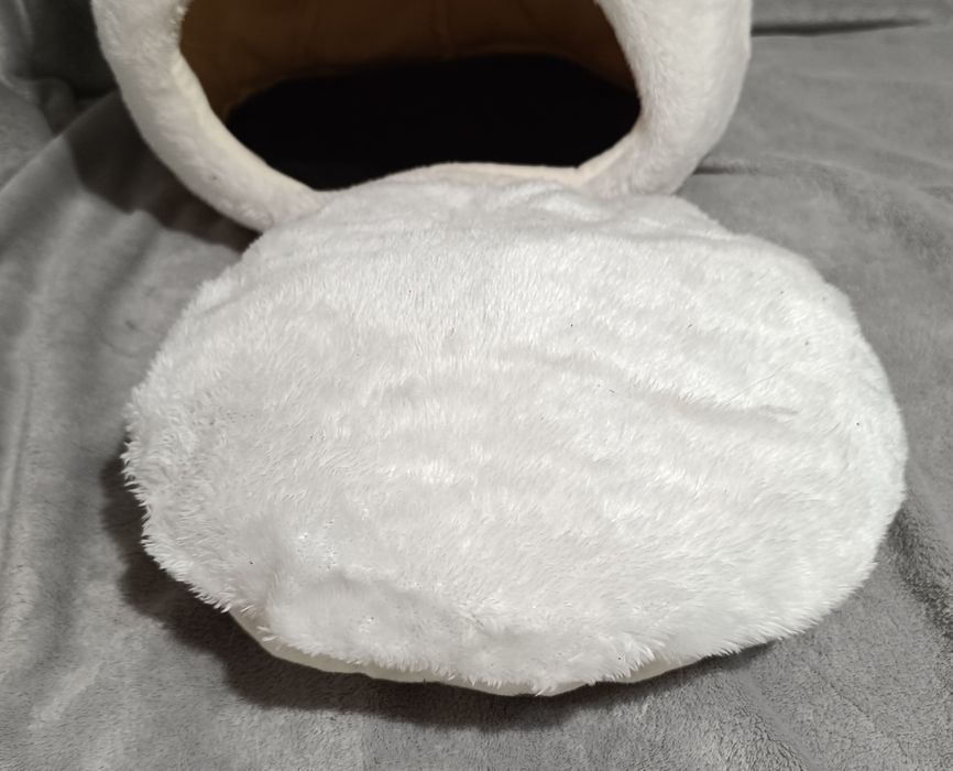 Домик, лежанка для котика.