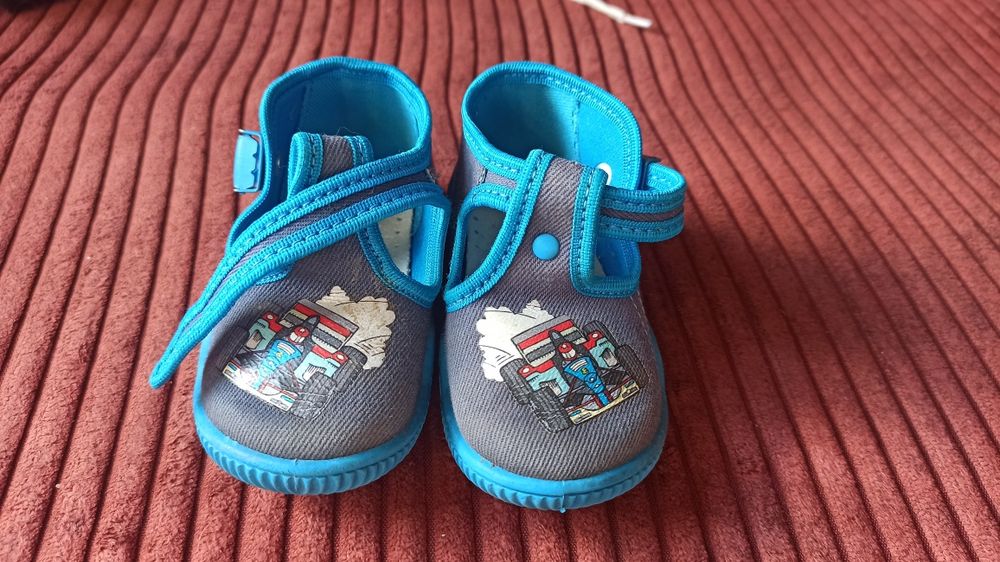 Sandałki buty chłopięce 21 niebieskie auta