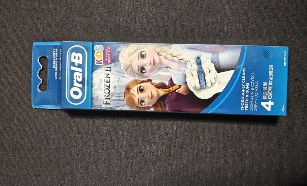 4 oryginalne końcòwki ORAL-B STAGES POWER KRAINA LODU  dla dzieci