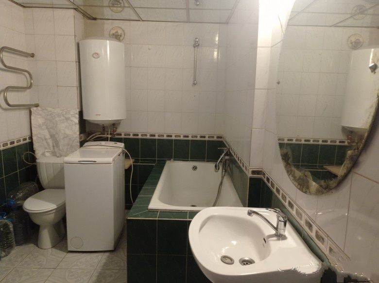 Метро Героїв Дніпра, вул.Озерна 30/51, продам 2кімн.квартиру