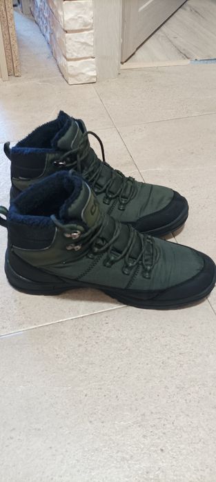 Продам фирменные зимние ботинки размер 43