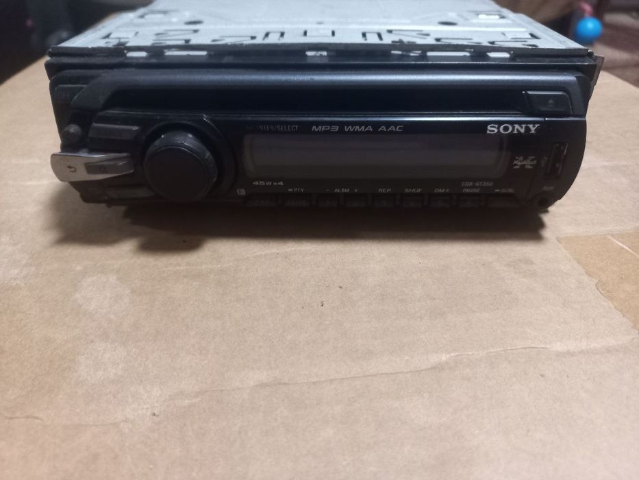 Продам магнитофон сони,флешка,аукс