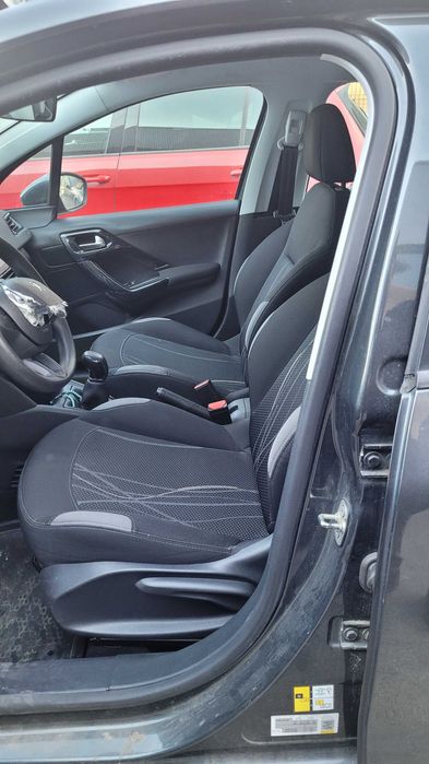 Peugeot 208 1.2i 2014