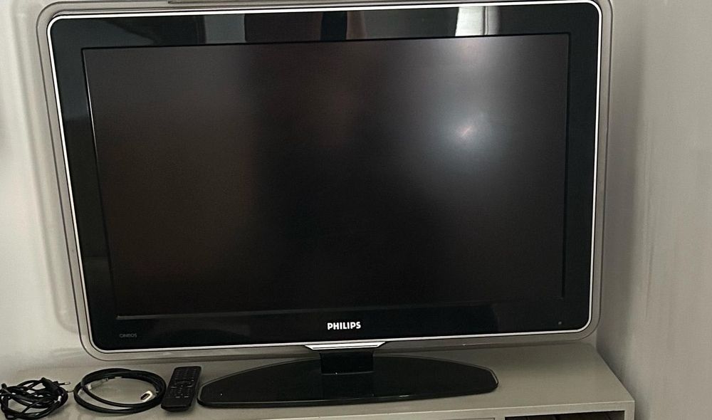 Vendo televisão e aparelhagem