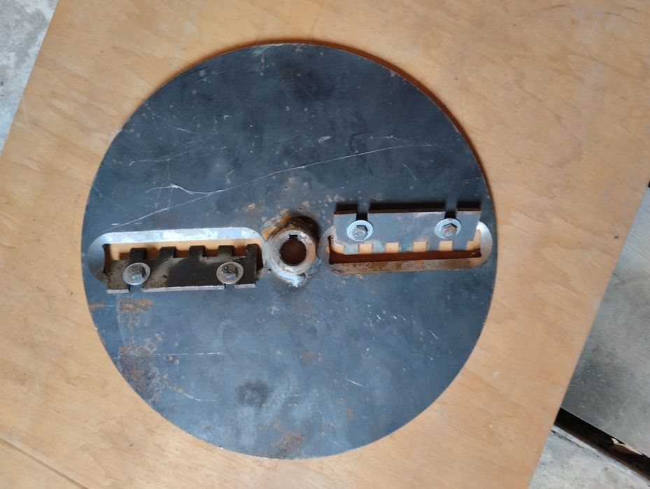 Корморізка під газовий балон