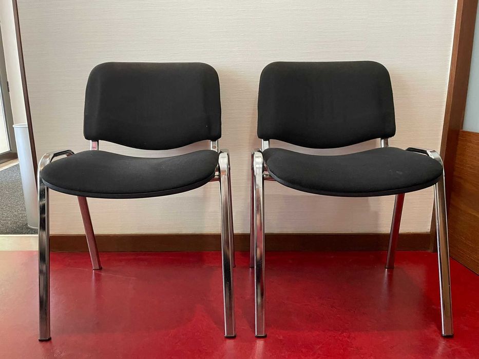 Conjunto de Cadeiras Estofadas em Bom Estado