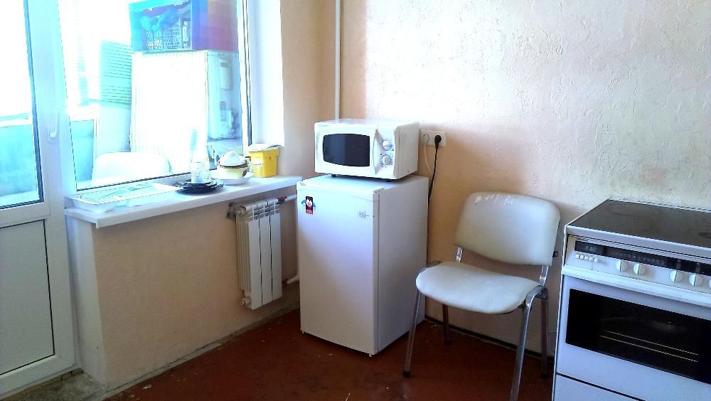 Однокомнатная квартира, ночь /неделя,низкий этаж, рядом метро.