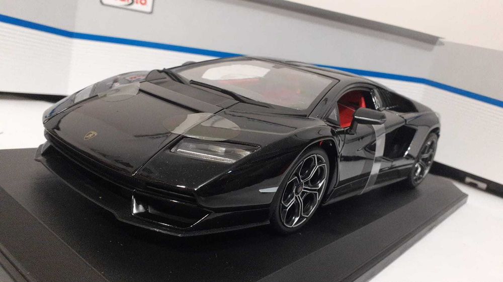 1/18 Lamborghini Countach LP800 pt - Maisto