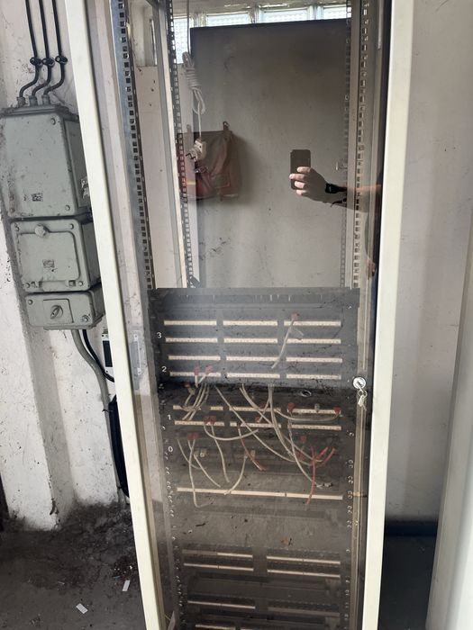 Szafa serwerowa drzwi szklane, stojaca, solidna