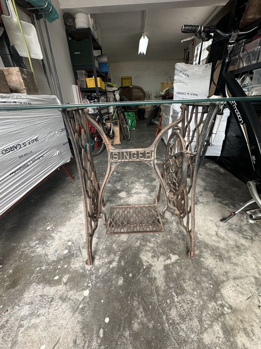 Mesa singer vintage tampo de vidro